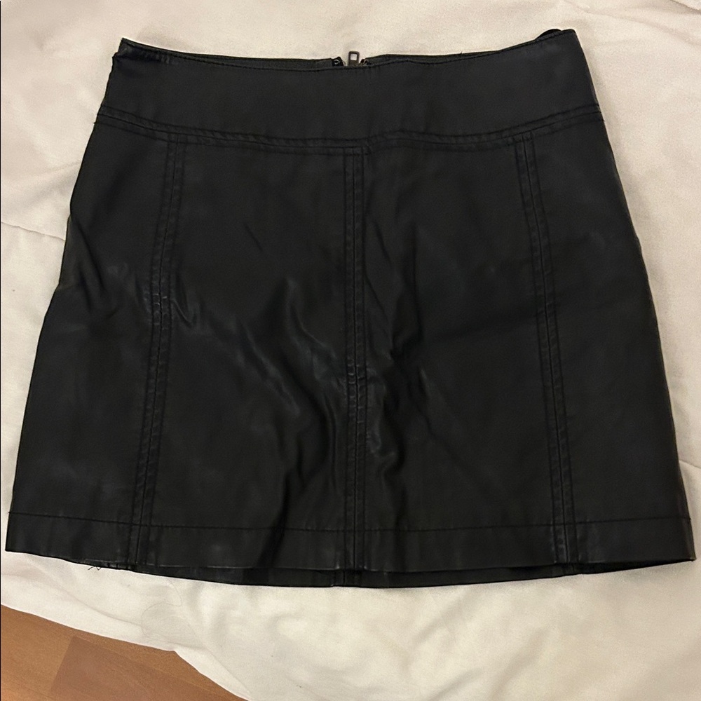 Elegant Black Leather Skirt